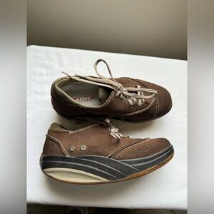 MBT Women Brown Suede Lace-Up Walking Toning Sneaker Size 7.5